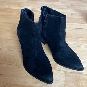 New in box Dolce vita Lennon black suede heeled boots size 8.5 women’s